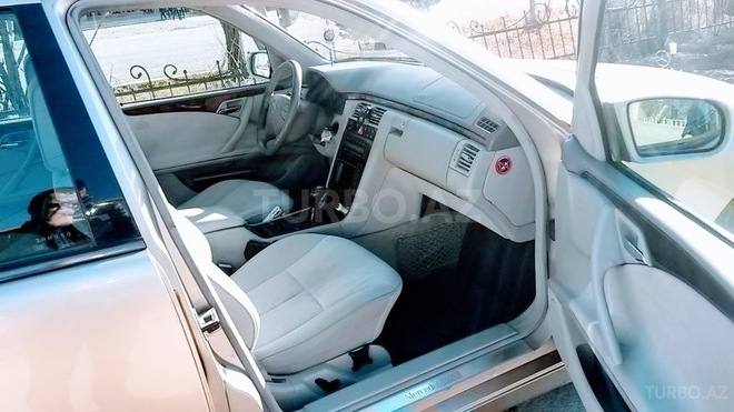 Mercedes E 270 2001, 215,000 km - 2.7 л - Bakı