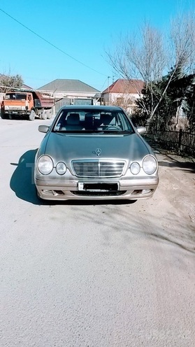 Mercedes E 270 2001, 215,000 km - 2.7 л - Bakı