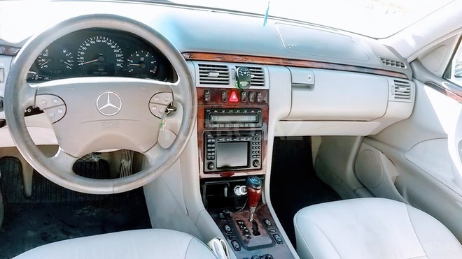 Mercedes E 270 2001, 215,000 km - 2.7 л - Bakı