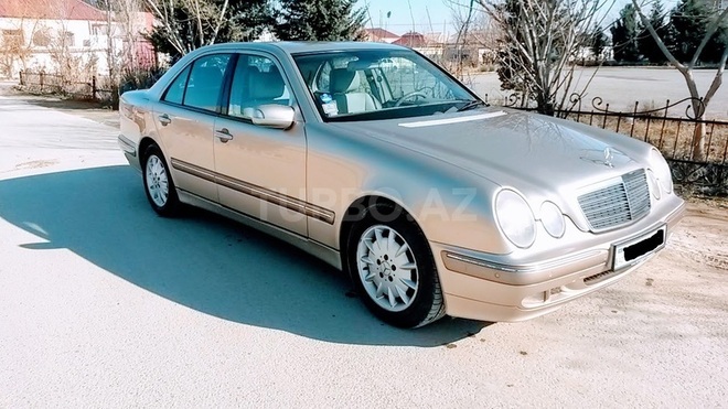 Mercedes E 270 2001, 215,000 km - 2.7 л - Bakı