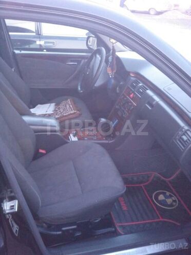 Mercedes E 200 1999, 223,000 km - 2.0 l - Qazax