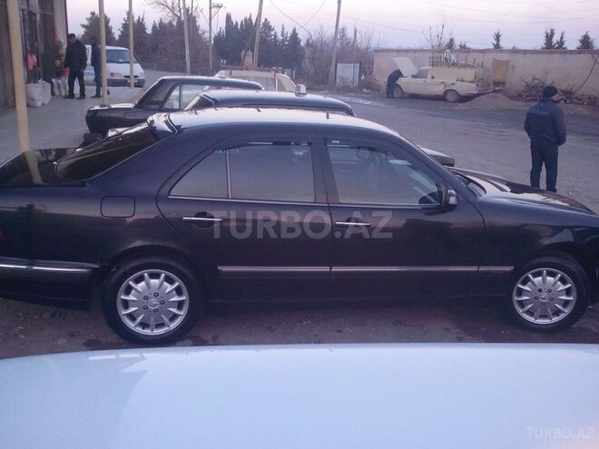 Mercedes E 200 1999, 223,000 km - 2.0 l - Qazax