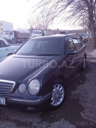Mercedes E 200 1999, 223,000 km - 2.0 l - Qazax