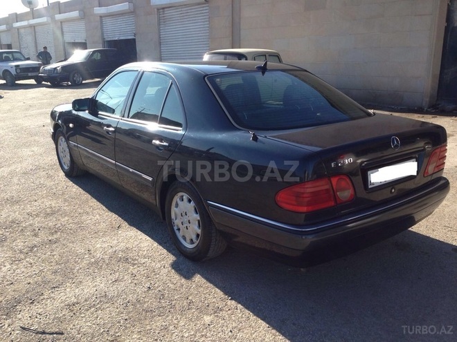 Mercedes E 230 1996, 276,000 km - 2.3 l - Sumqayıt