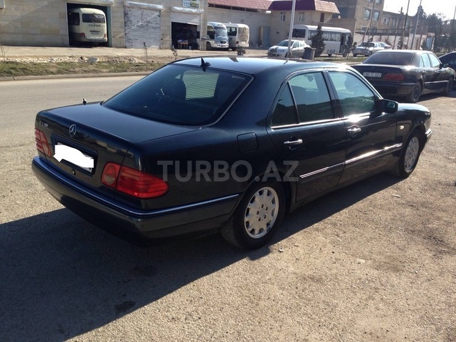 Mercedes E 230 1996, 276,000 km - 2.3 l - Sumqayıt