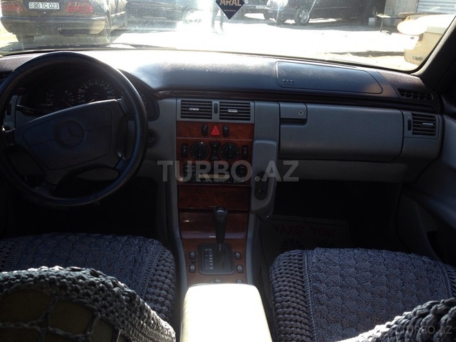 Mercedes E 230 1996, 276,000 km - 2.3 l - Sumqayıt