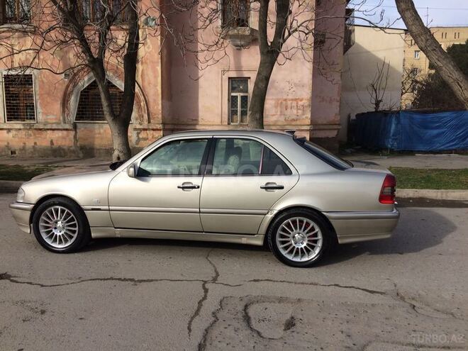 Mercedes C 220 2000, 252,000 km - 2.2 л - Bakı
