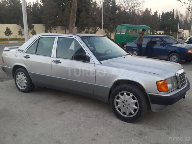 Mercedes 190 1991, 260,000 km - 1.8 l - Qazax