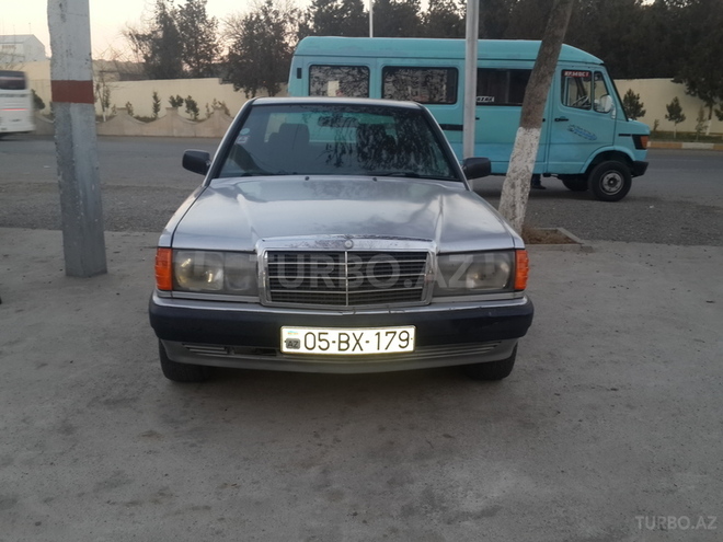 Mercedes 190 1991, 260,000 km - 1.8 l - Qazax