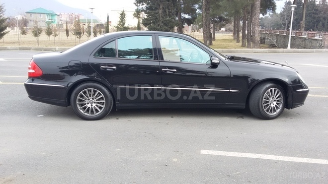Mercedes E 240 2003, 230,270 km - 2.6 l - Qax