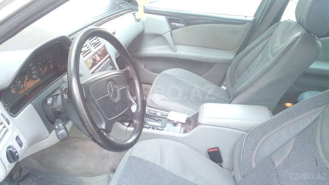 Mercedes E 280 1996, 255,000 km - 2.8 l - Sumqayıt