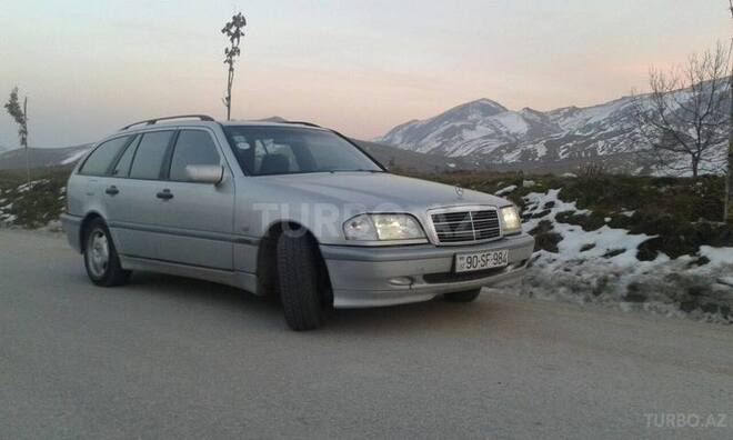 Mercedes C 200 2000, 450,000 km - 2.0 l - Quba