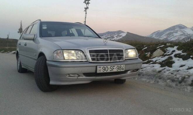 Mercedes C 200 2000, 450,000 km - 2.0 l - Quba