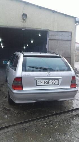 Mercedes C 200 2000, 450,000 km - 2.0 l - Quba