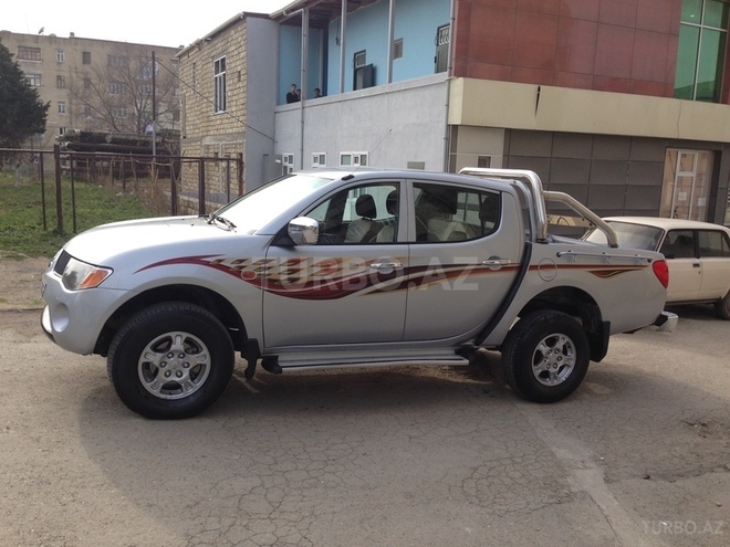 Mitsubishi L200 2009, 143,000 km - 2.5 л - Bakı