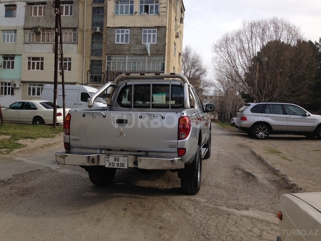 Mitsubishi L200 2009, 143,000 km - 2.5 л - Bakı