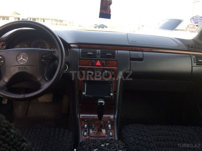 Mercedes E 220 1999, 225,000 km - 2.2 л - Sumqayıt