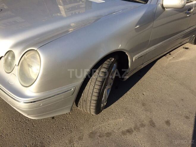 Mercedes E 240 2000, 270,000 km - 2.4 л - Bakı
