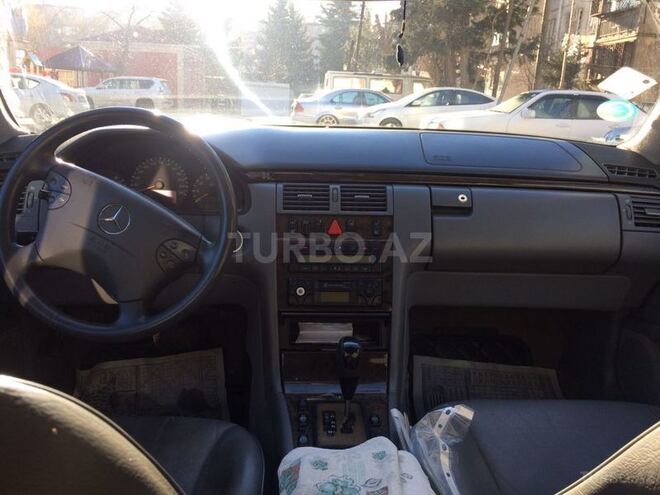 Mercedes E 240 2000, 270,000 km - 2.4 л - Bakı