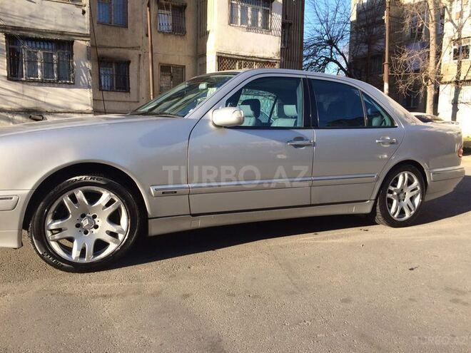 Mercedes E 240 2000, 270,000 km - 2.4 л - Bakı