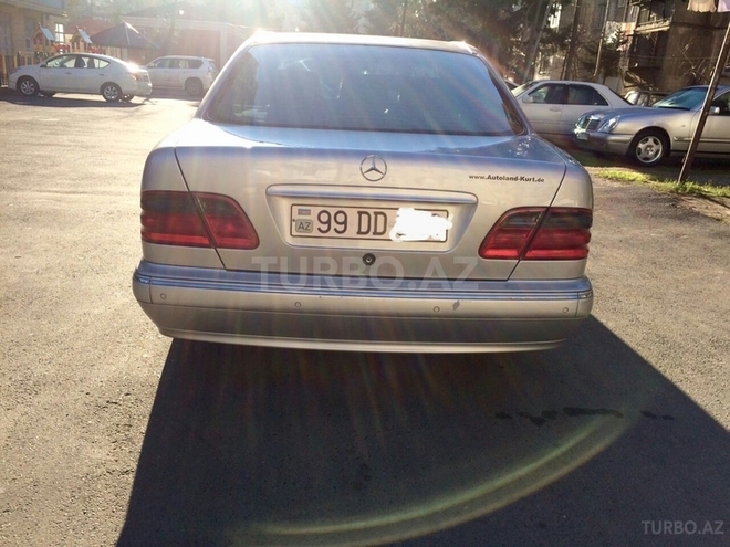 Mercedes E 240 2000, 270,000 km - 2.4 л - Bakı