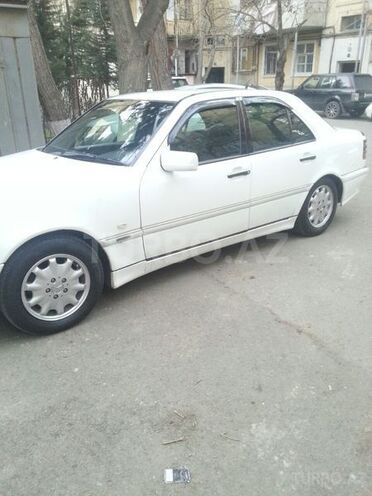 Mercedes C 220 1999, 275,000 km - 2.2 l - Bakı