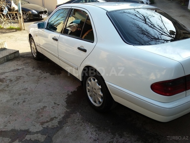 Mercedes E 220 1998, 350,000 km - 2.2 l - Bakı