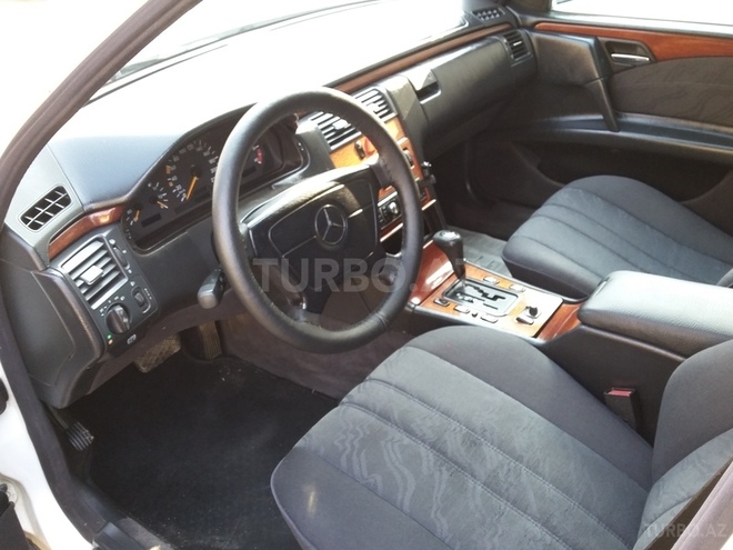 Mercedes E 220 1998, 350,000 km - 2.2 l - Bakı