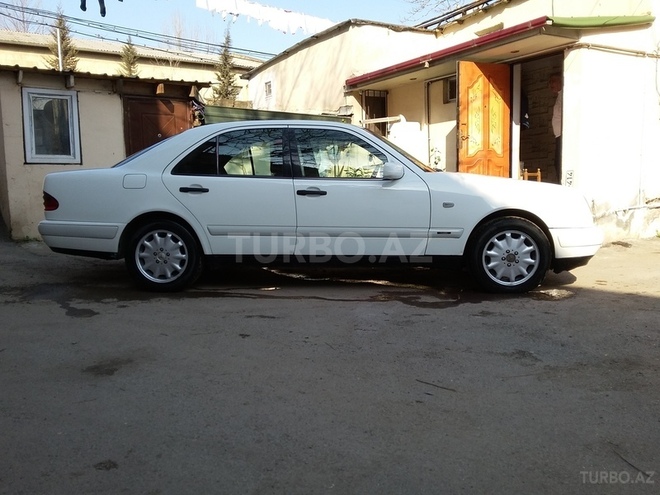 Mercedes E 220 1998, 350,000 km - 2.2 l - Bakı