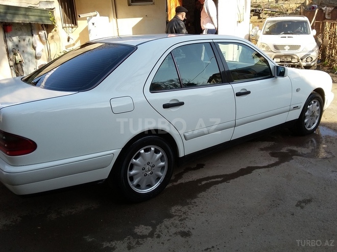 Mercedes E 220 1998, 350,000 km - 2.2 l - Bakı