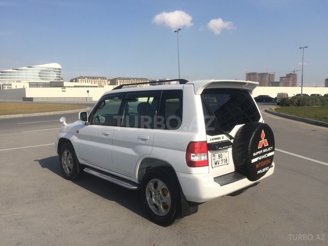 Mitsubishi Pajero io 2002, 139,717 km - 2.0 l - Bakı