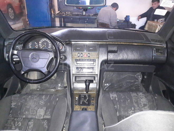Mercedes E 230 1996, 220,000 km - 2.3 l - Bakı