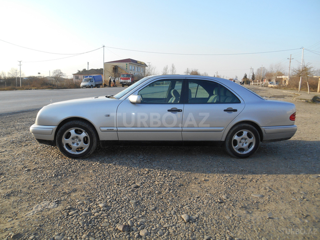 Mercedes E 240 1997, 280,000 km - 2.4 l - Neftçala