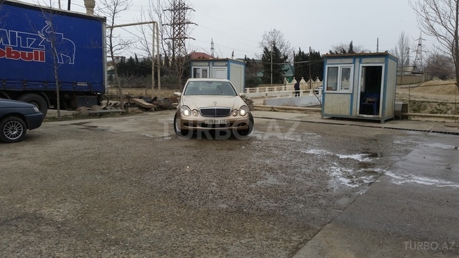 Mercedes E 220 2005, 438,000 km - 2.2 l - Sumqayıt