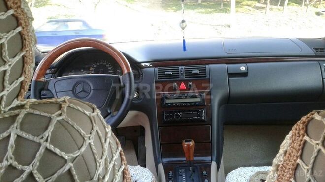Mercedes E 230 1996, 250,000 km - 2.3 л - Bakı