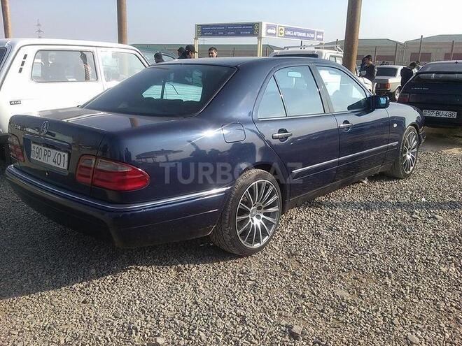 Mercedes E 240 1998, 245,600 km - 2.4 л - Naftalan