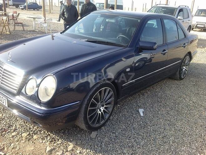 Mercedes E 240 1998, 245,600 km - 2.4 л - Naftalan