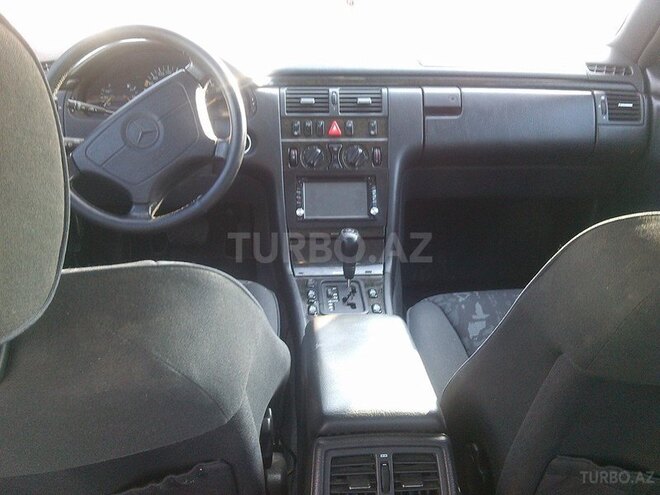 Mercedes E 240 1998, 245,600 km - 2.4 л - Naftalan