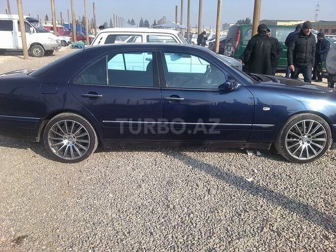 Mercedes E 240 1998, 245,600 km - 2.4 л - Naftalan