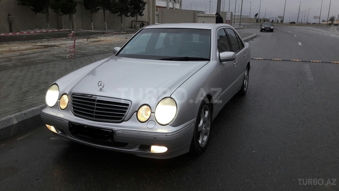 Mercedes E 220 2001, 217,872 km - 2.2 l - Bakı