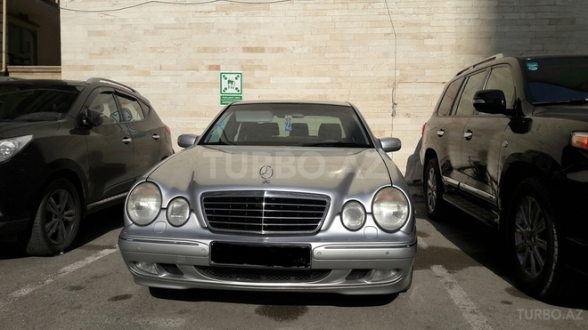 Mercedes E 220 2001, 217,872 km - 2.2 l - Bakı