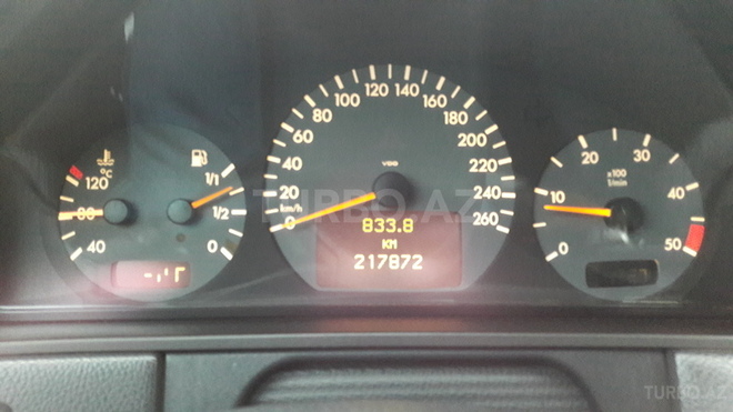 Mercedes E 220 2001, 217,872 km - 2.2 l - Bakı