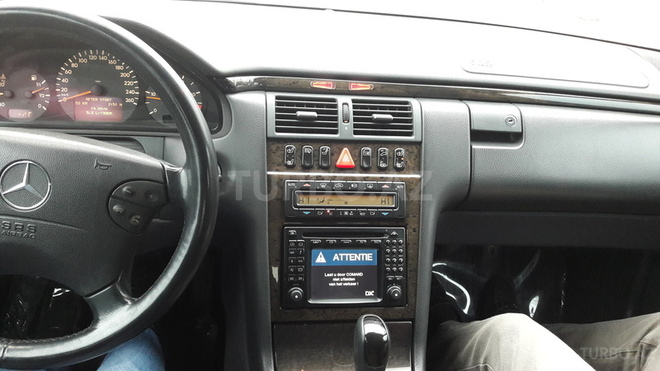 Mercedes E 220 2001, 217,872 km - 2.2 l - Bakı