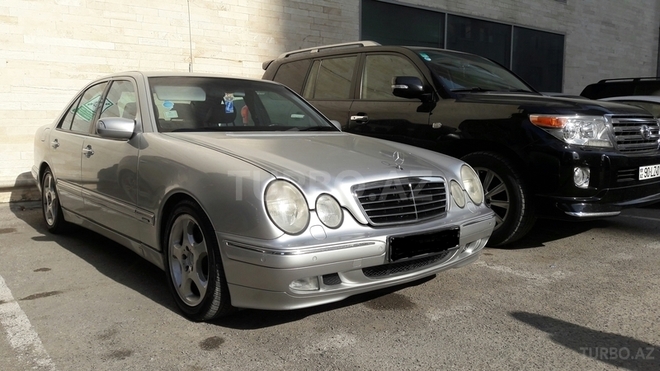 Mercedes E 220 2001, 217,872 km - 2.2 l - Bakı