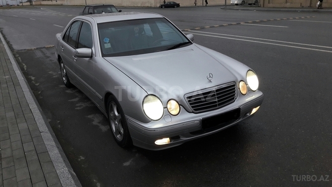 Mercedes E 220 2001, 217,872 km - 2.2 l - Bakı