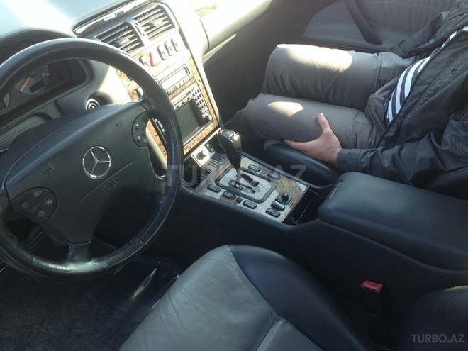 Mercedes E 220 2001, 217,872 km - 2.2 l - Bakı