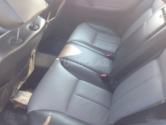 Mercedes E 220 2001, 217,872 km - 2.2 l - Bakı