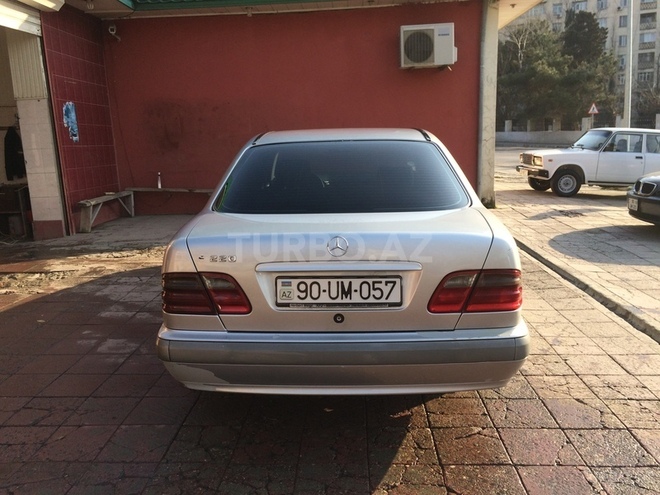 Mercedes E 220 1999, 269,000 km - 2.2 l - Bakı