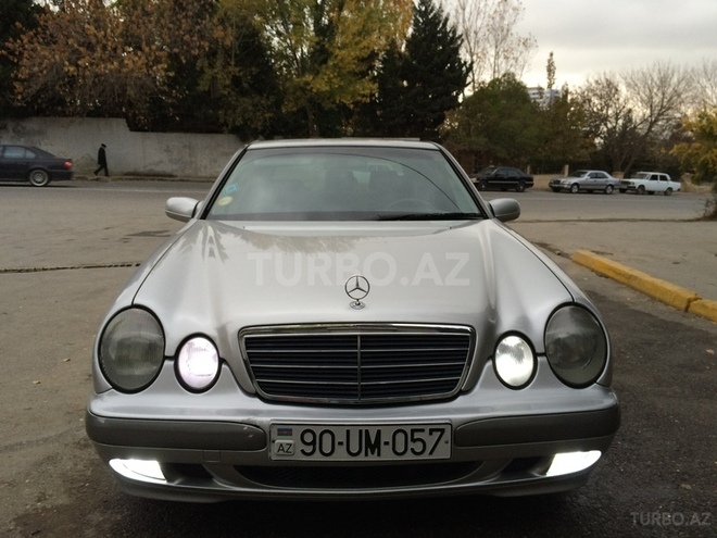 Mercedes E 220 1999, 269,000 km - 2.2 l - Bakı