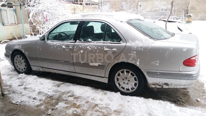 Mercedes E 240 2001, 159,983 km - 2.6 l - Bakı
